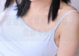 袜啵啵 – 瑶瑶全套写真：白棉袜搭配展现优雅与时尚