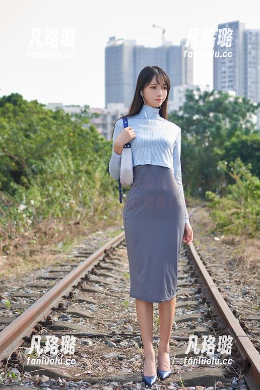 西瓜少女 免费下载西瓜少女白云森林短袖无外套写真,感受夏日清爽照片