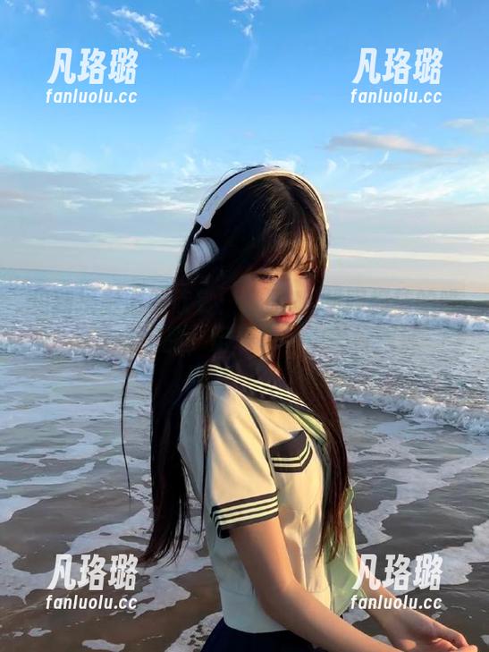 见新摄影邀您欣赏：公园JK制服棉袜的唯美写真作品，记录每一次美好邂逅