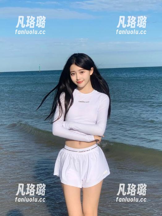 觅芙少女 - 让小芊的职业装写真点亮你的生活，快来网盘下载吧！