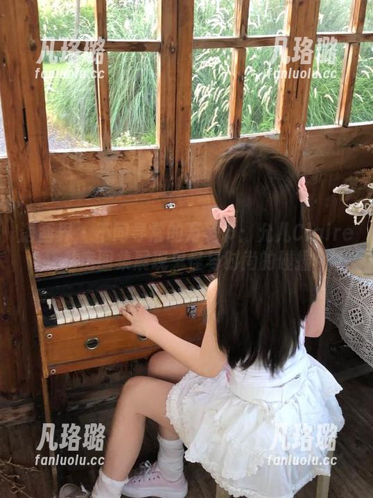 语画界-允儿Claire 语画界 - 不同寻常的万圣节:允儿Claire私房图集展现鬼怪与时尚的碰撞