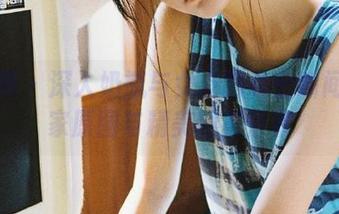 语画界 – 深入奶瓶与女友的私密瞬间：独家原图与精美图集分享