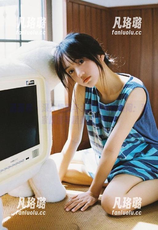 语画界 - 深入奶瓶与女友的私密瞬间：独家原图与精美图集分享