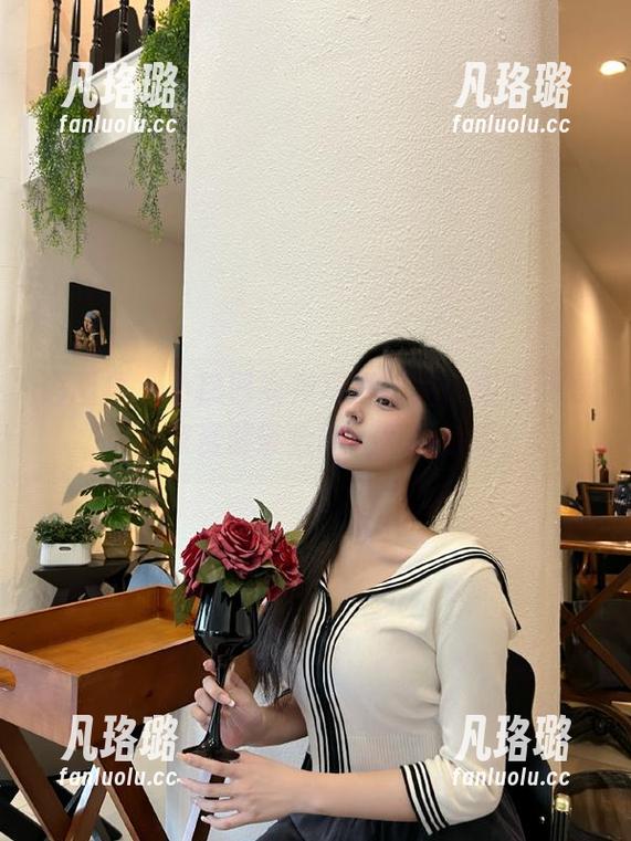 语画界 - 小热巴女神写真作品，甜美可爱，独家资源带给你无尽的惊喜！