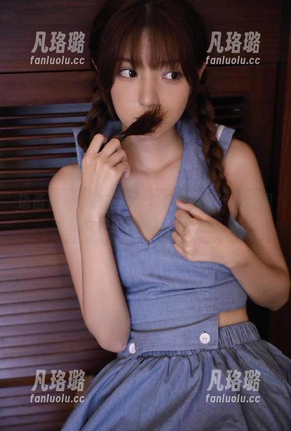 语画界 - 徐莉芝办公室私密图集，尽显职场女性的时尚与冷静之美
