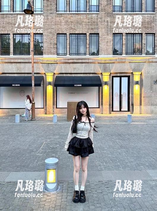 语画界 - 一起来观看杨紫嫣Cynthia的美脚图包，触碰你内心的审美惊喜！