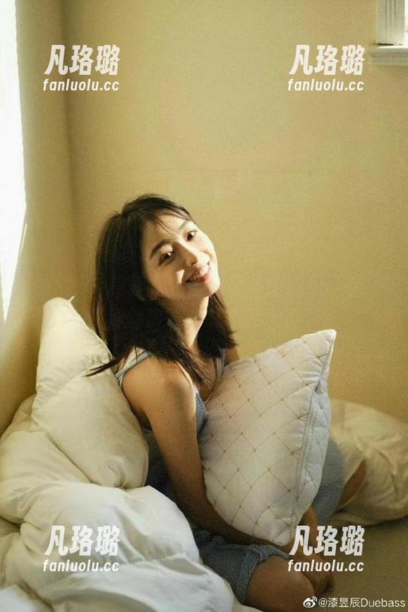 语画界 - 探索梦梵清纯风格的私拍作品，带你领略不一样的美丽图片