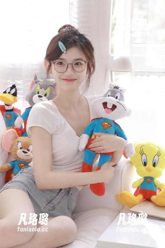 语画界-楚恬Olivia 语画界 - 探索楚恬Olivia吊带的艺术魅力,精彩套图分享不容错过!