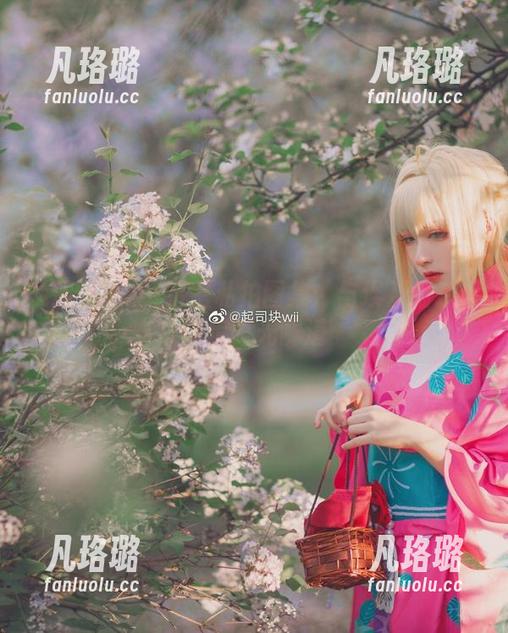起起子vvvv 起起子vvvv亲密私拍图集:与埃及猫一起漫步时光隧道