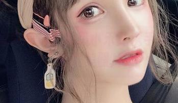 最新写真揭秘：超级小禾儿携手魔女安洁的唯美照片
