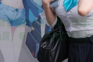 透过轩萧学姐护士的写真，仿佛听见生命的心跳，每一张照片都是爱的延续