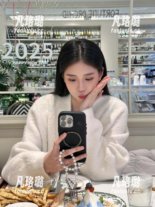 轰趴猫 - 穿上白裙的温心怡，高清写真让人不忍心错过每一个角度！