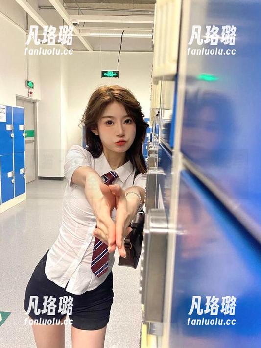 轰趴猫 - 在白衬衫中邂逅苏小暖，超绝写真全集火热下载中！