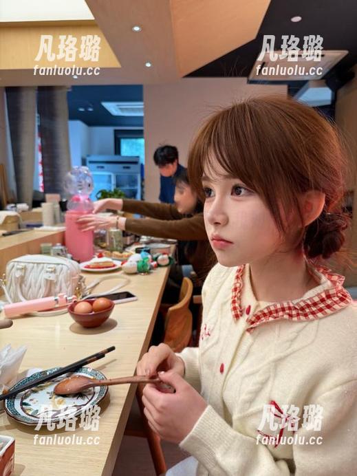 陈佩奇 微密圈 - 陈佩奇私拍美图:我如何用“臭脚”征服你的心?