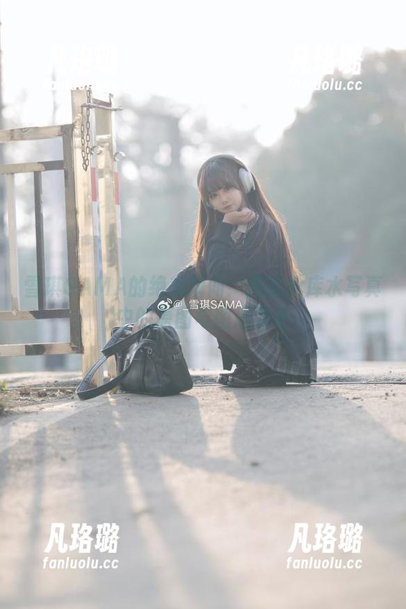 雪琪SAMA的绝美瞬间：揭秘死库水写真中的原图与图册设计