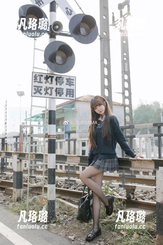 走进雪琪SAMA的办公室，高清写真层层揭秘职场女性的多面魅力！