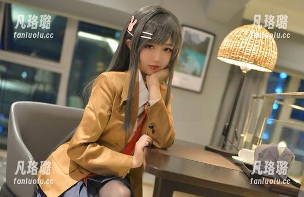 在田园当女仆，雪琪SAMA搞笑写真让你笑翻天，快来看看精选的趣味片段！