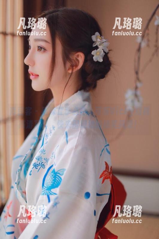 青豆客 - 热辣夏季必备，可乐Vicky短裤高清写真，快来围观她的搞笑风采！