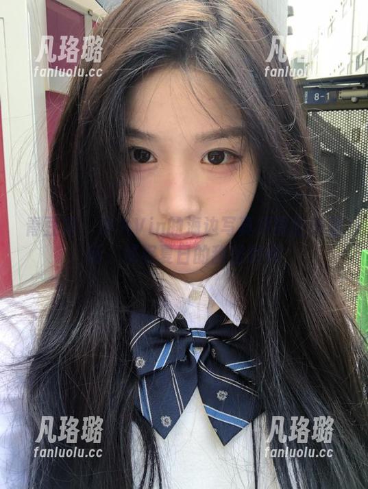青豆客 - 小九Vin的海边写真原图全新更新，捕捉夏日的甜蜜瞬间