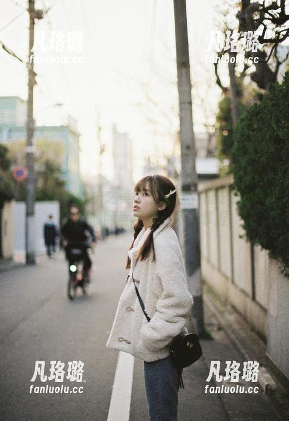青豆客 - 丝袜之美不可抵挡：程彤颜的写真作品网盘合集，尽在掌握