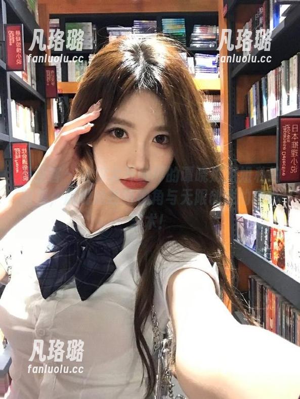 青豆客 - 让你大开眼界的谭晓彤姐姐私拍图集，展现她独特视角与无限创意的摄影艺术！