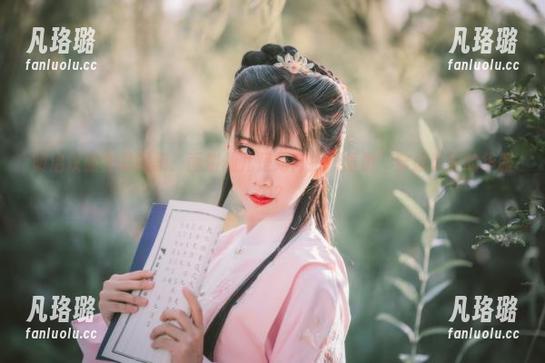 明治汉服作品图集：面饼仙儿是如何把“面饼”穿成华丽的华服的？