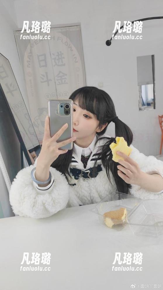 面饼仙儿 高清资源集锦:面饼仙儿你的红裙妆容无法抗拒的诱惑!
