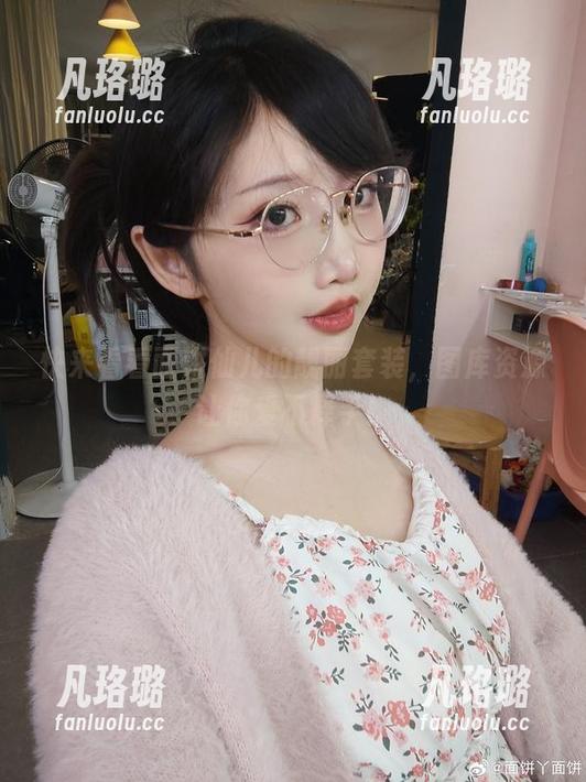 快来看看面饼仙儿的靓丽套装，图库资源让你爱不释手！