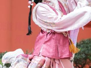 以无圣光诠释美丽，鳗鱼霏儿新图包展现死库水的独特风情