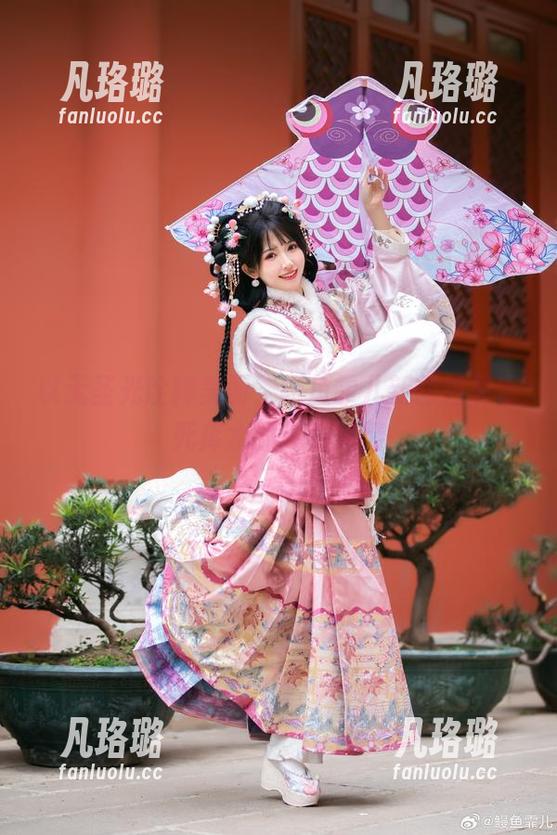 以无圣光诠释美丽，鳗鱼霏儿新图包展现死库水的独特风情